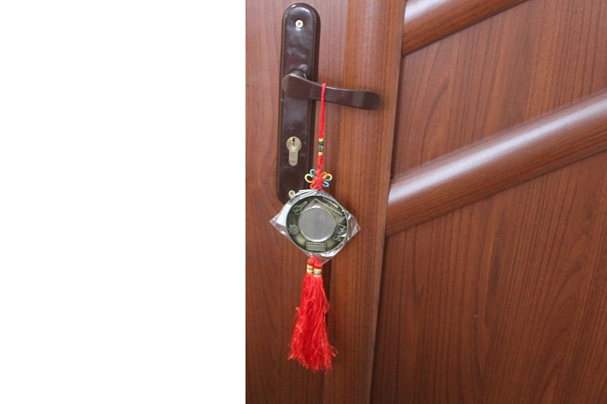 Závesná Feng Shui minca na kľučku so zrkadlom (veľkosť L, 30 cm)